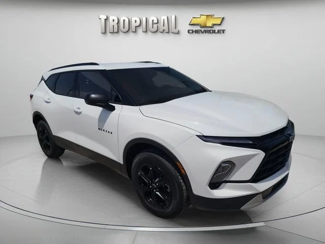 New 2026 Summit White Chevrolet 2LT image 7