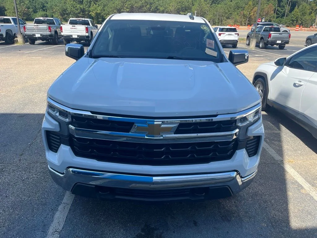 Used 2024 Summit White Chevrolet LT image 5