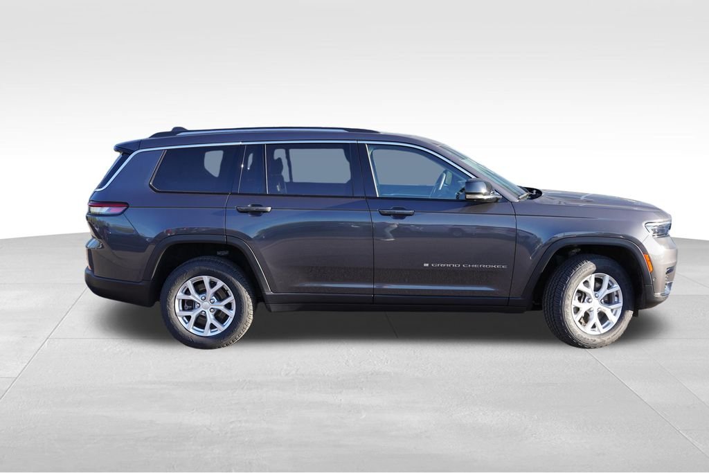 Used 2023 Baltic Gray Metallic Clearcoat Jeep Limited image 3