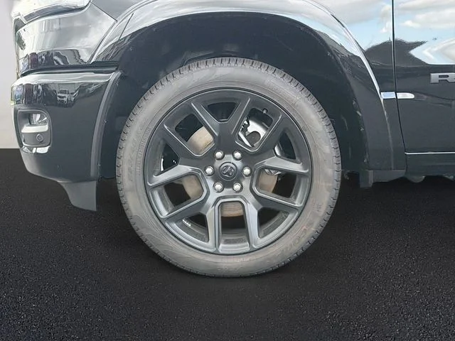 New 2026 Diamond Black Crystal Pearl-Coat Exterior Paint RAM Laramie image 31