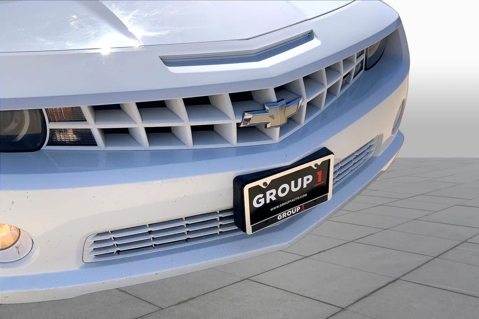 Used 2011 Summit White Chevrolet 2SS image 29