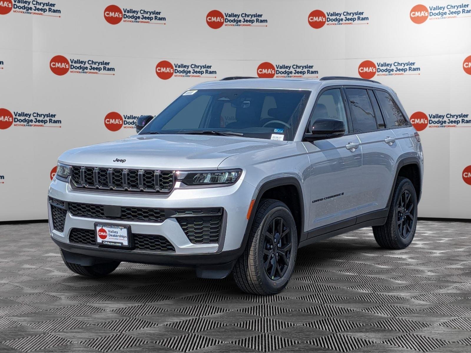 New 2026 Silver Zynith Exterior Paint Jeep Laredo Altitude image 1