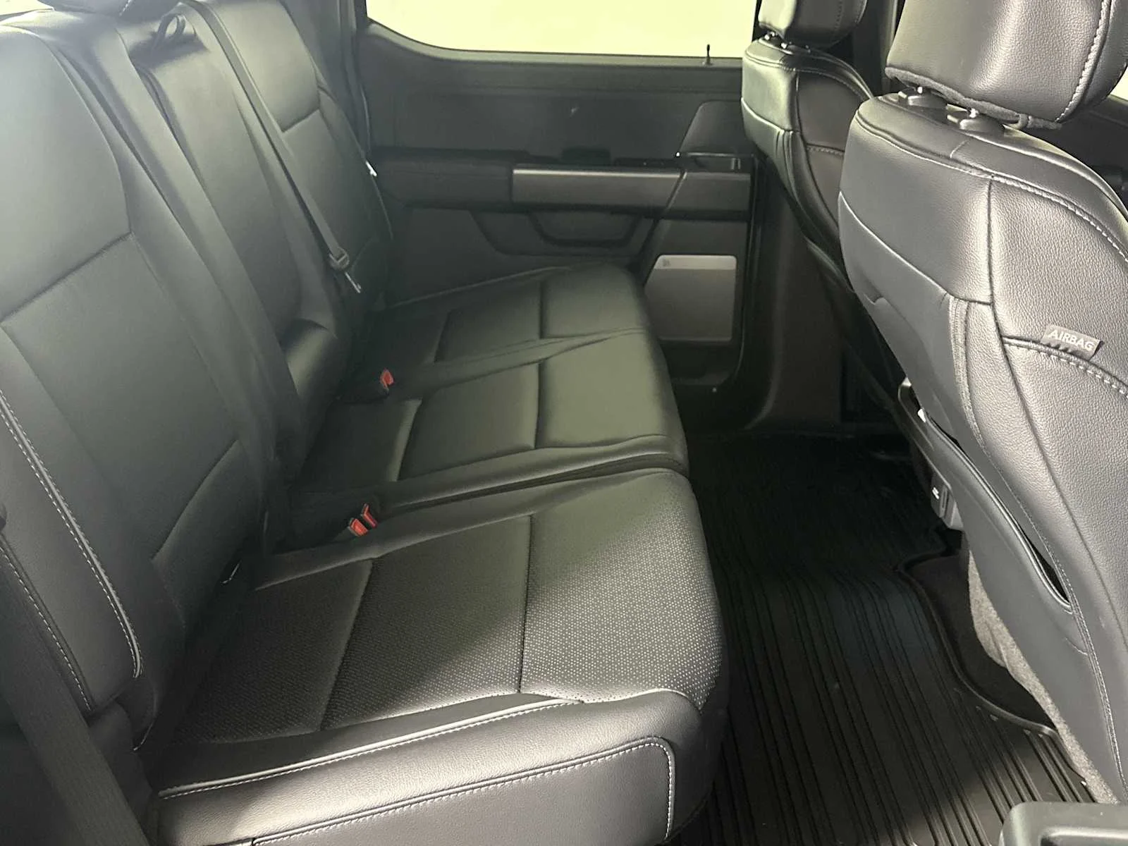 New 2026 Avalanche Gray Ford LARIAT image 21