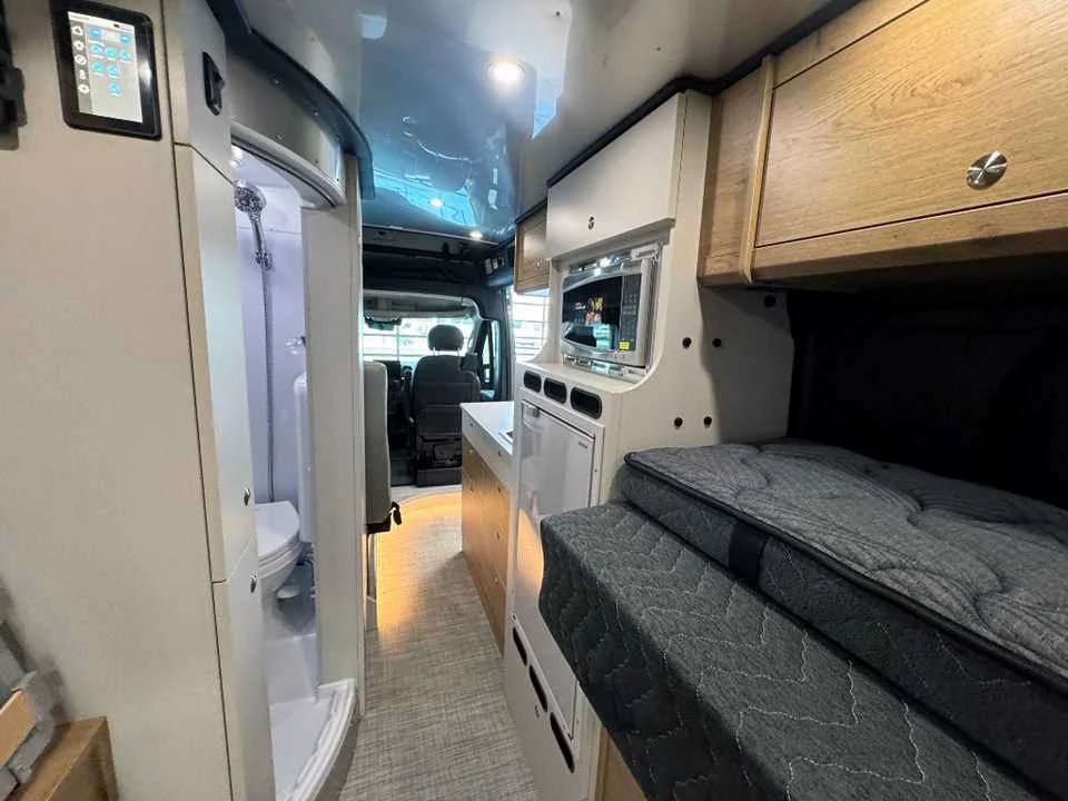 New 2026 GRANITE CRYSTAL METALLIC AIRSTREAM  image 12