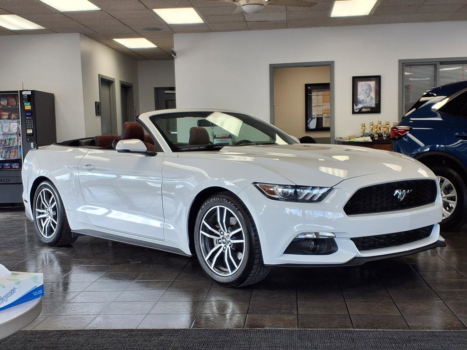 2015 Ford Mustang EcoBoost Convertible Premium's photo