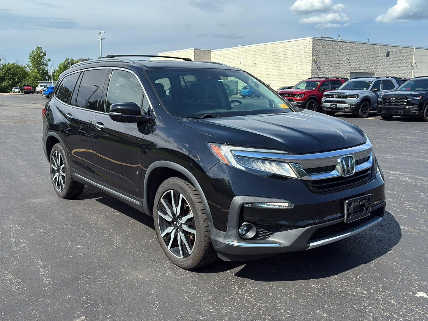 Used 2020 Crystal Black Pearl Honda Touring w/Rear Captain