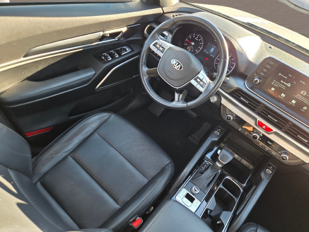 Used 2020 White Kia S image 17