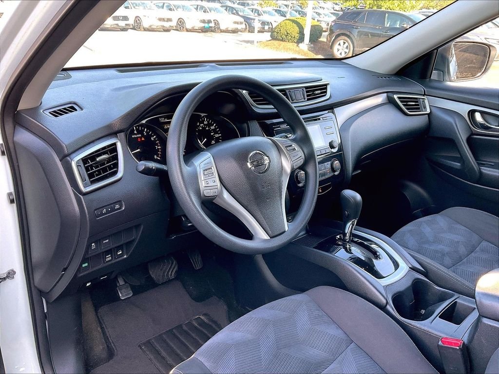 Used 2015 Glacier White Nissan S image 8