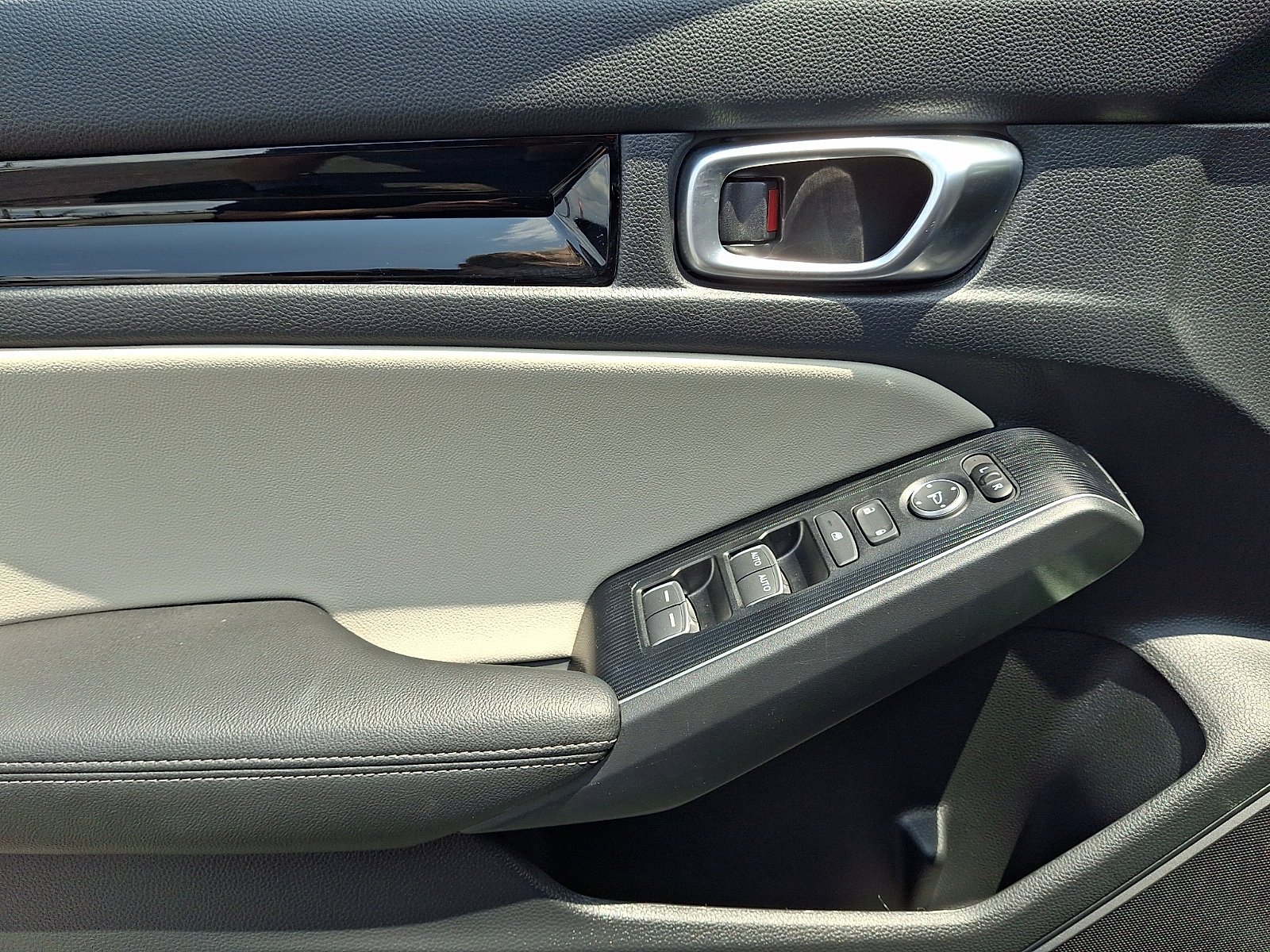 2023 Honda Civic Hatchback Sport Touring - Photo 11