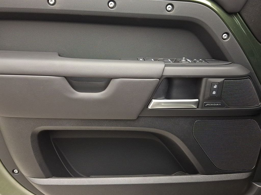 New 2026 Woolstone Green Land Rover S image 8