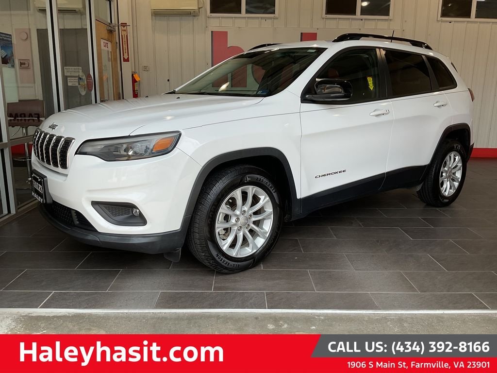 Used 2022 White Jeep Latitude Lux image 1