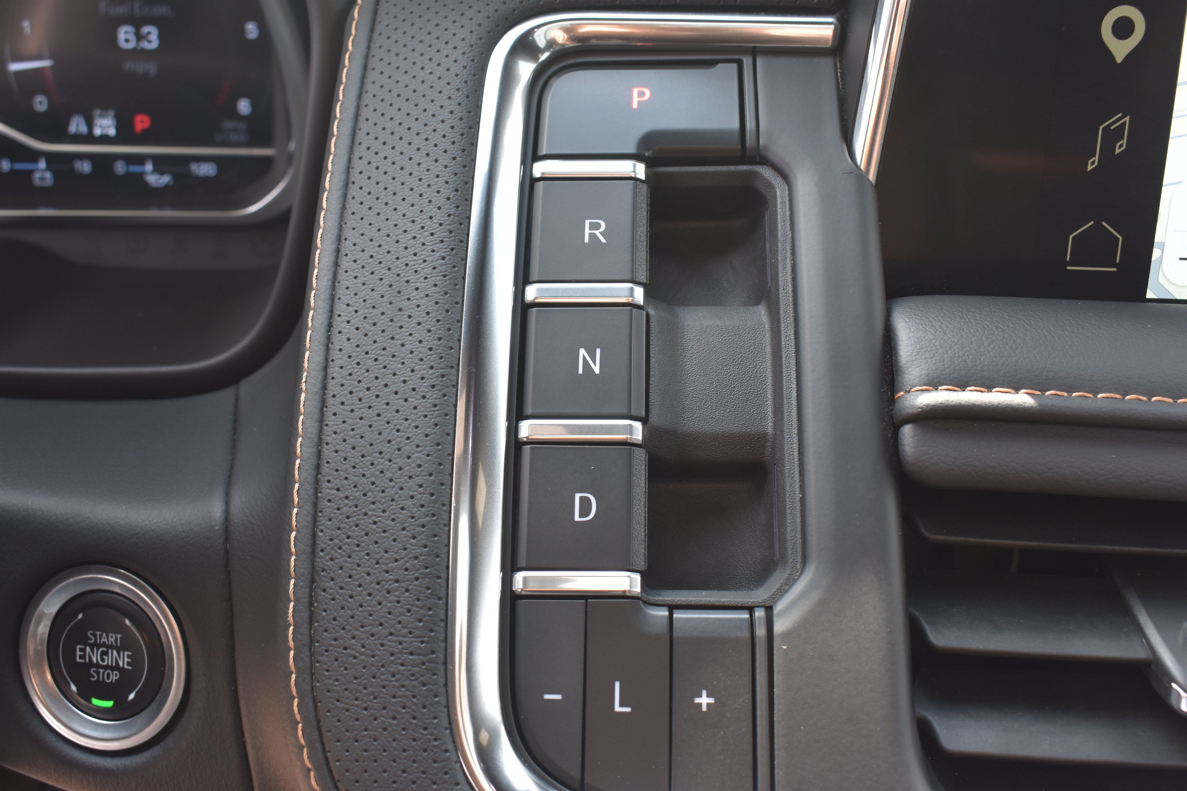 2024 GMC Yukon AT4 - Photo 32