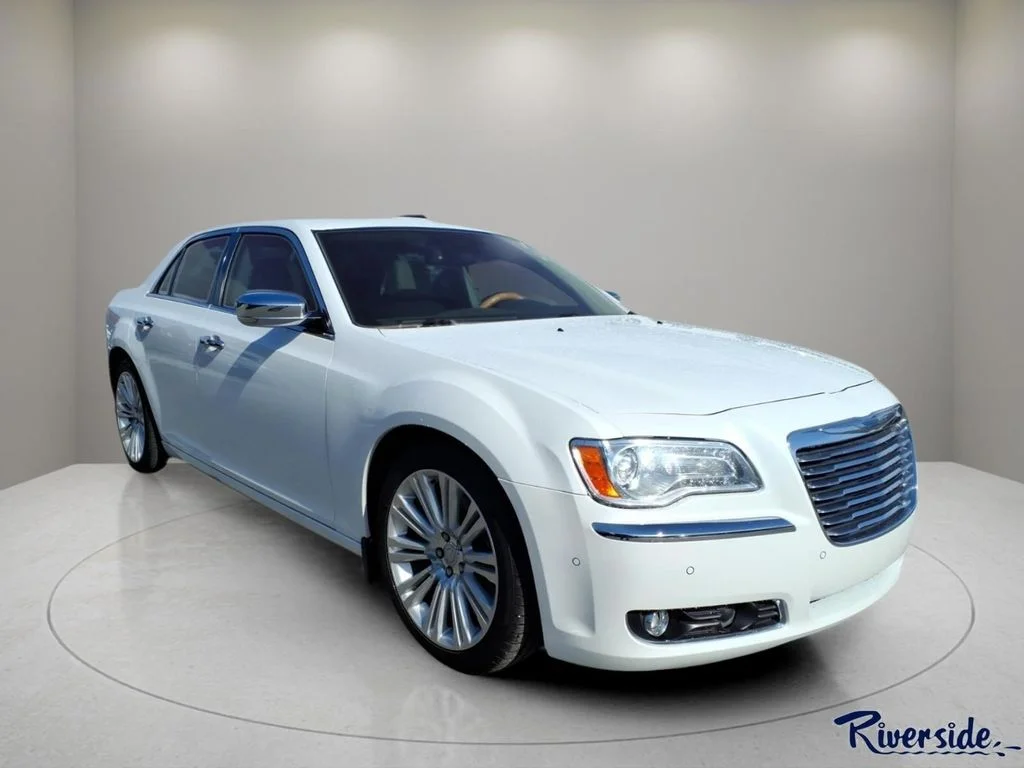 Used 2012 White Chrysler C image 1