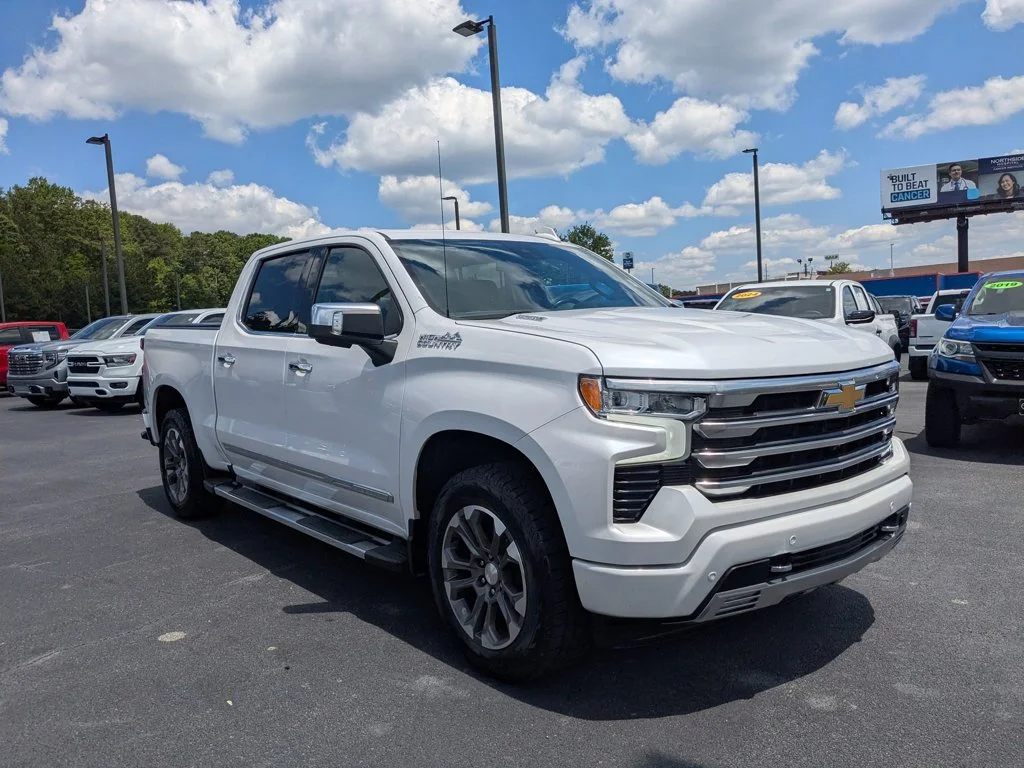 Used 2023 Iridescent Pearl Tricoat Chevrolet High Country image 3