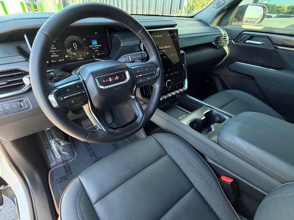 Used 2024 White GMC AT4 image 11