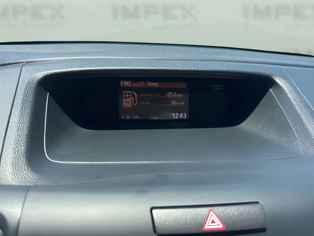 Used 2016  Honda SE image 17