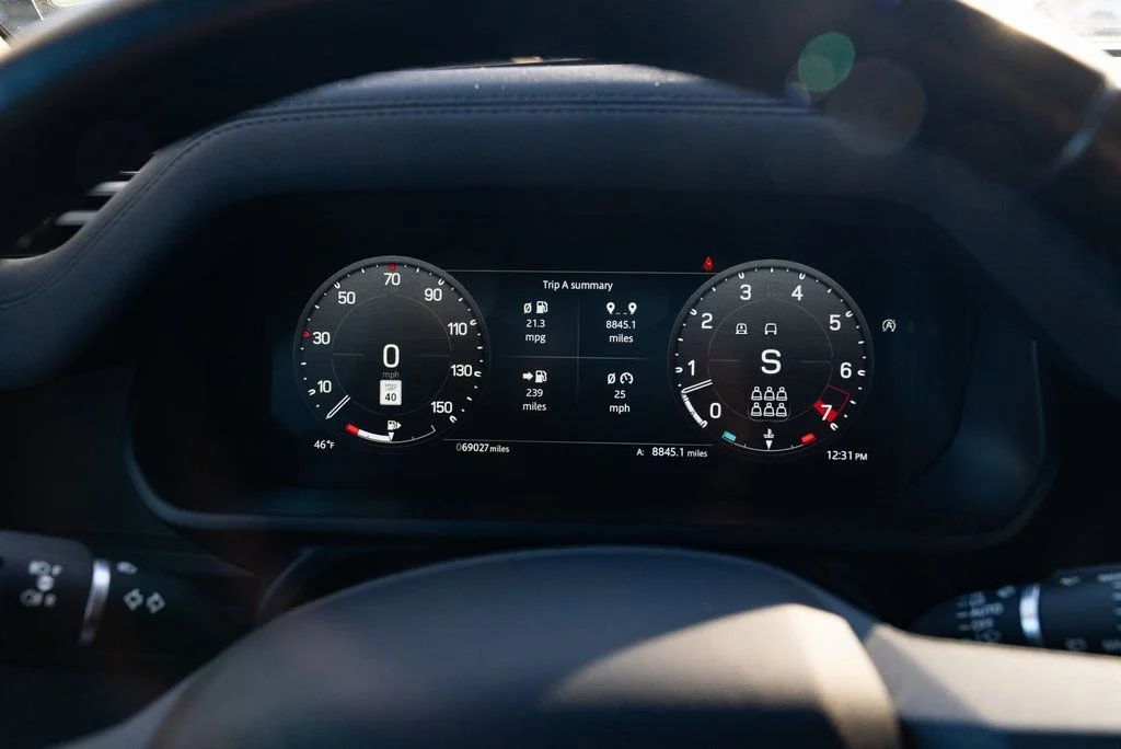 Used 2023  Land Rover X-Dynamic SE image 12