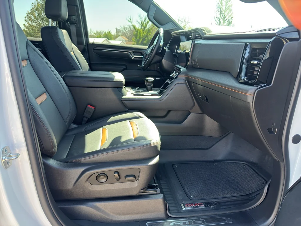 Used 2025 Summit White GMC AT4 image 18