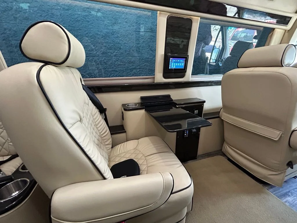 Used 2021 Black Mercedes-Benz Midwest Luxe Cruiser image 44