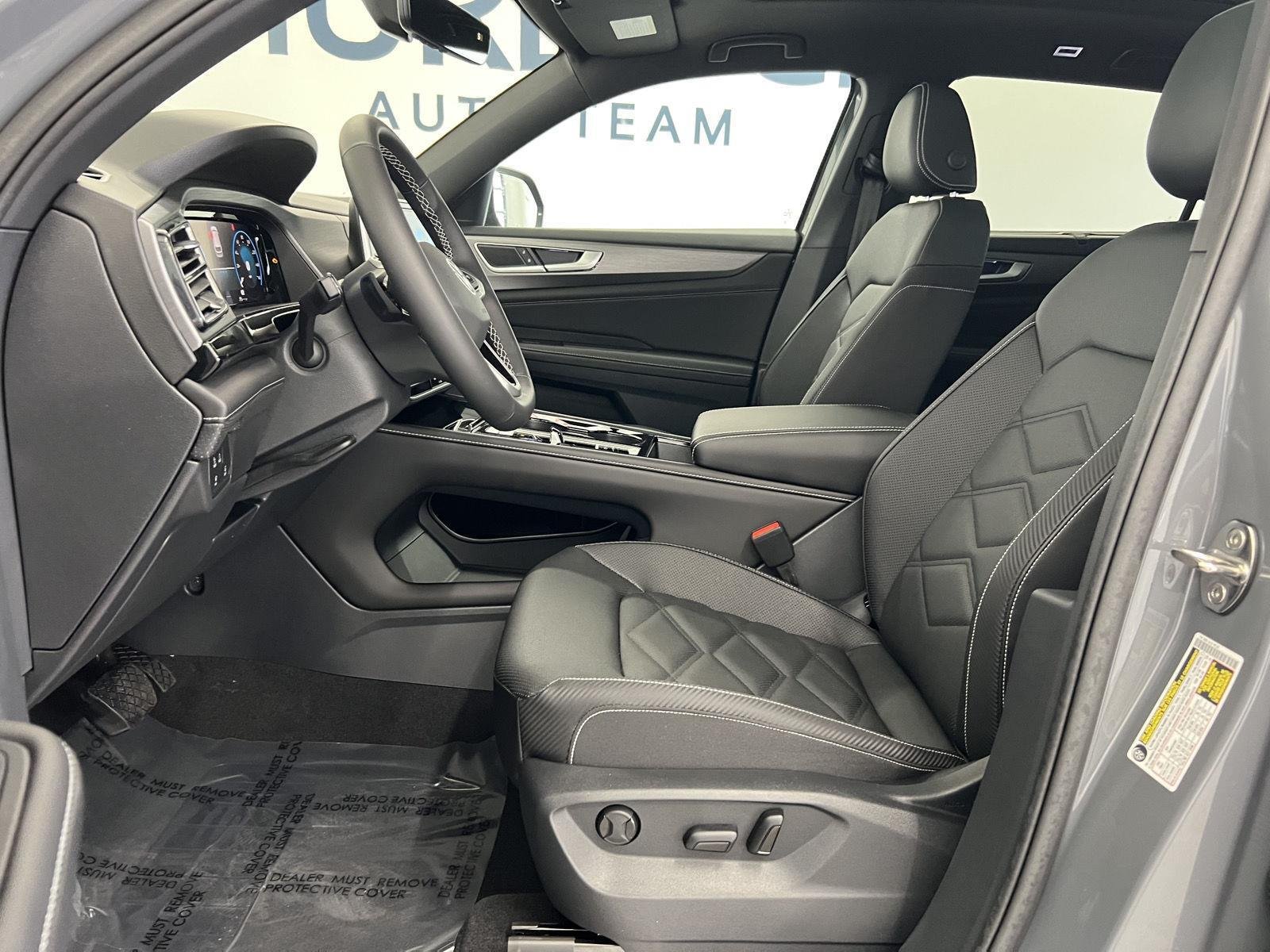 New 2026 pure gray Volkswagen 2.0T SE w/Technology image 12