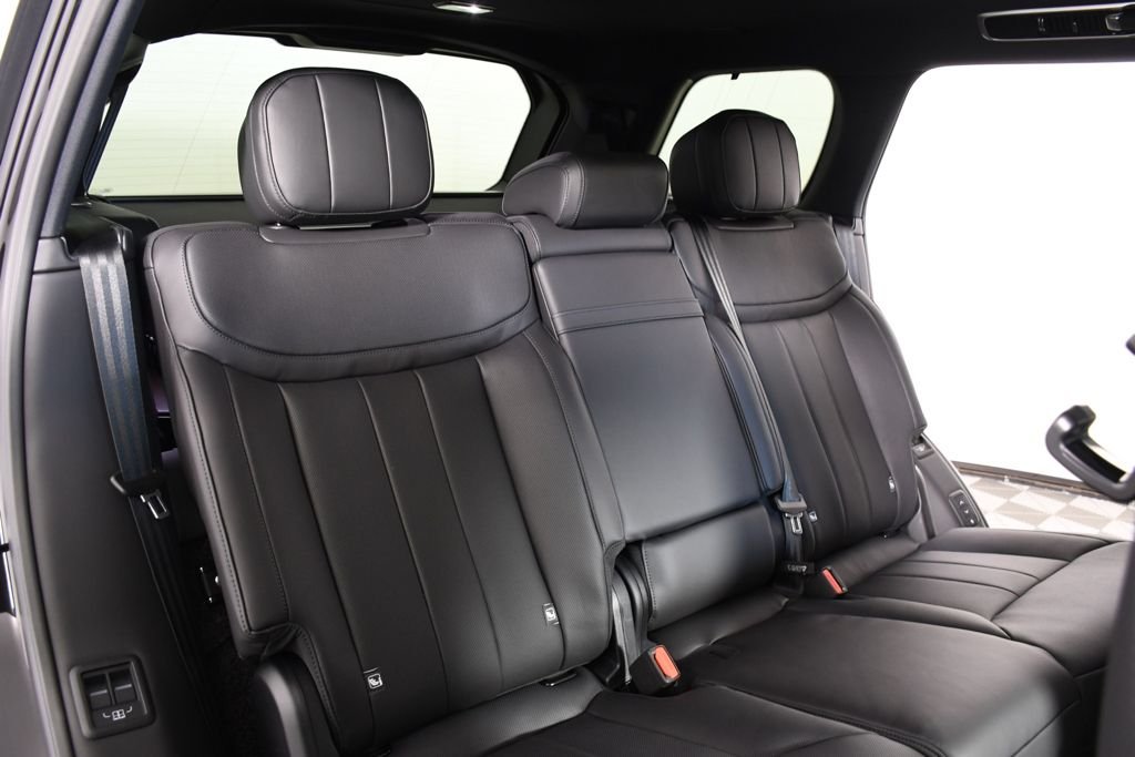 New 2026 Santorini Blk Land Rover SE image 22