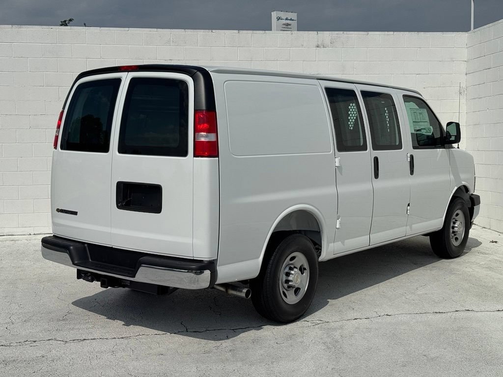New 2026 Summit White Chevrolet WT image 11