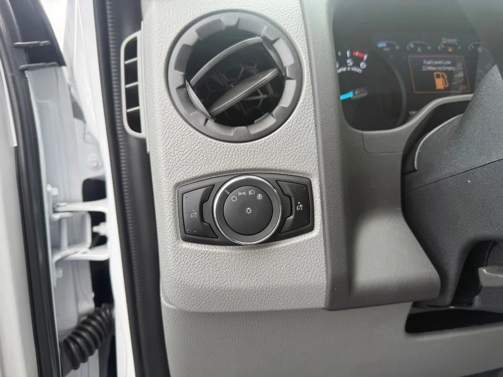 New 2027 Oxford White Ford E-450 DRW image 17