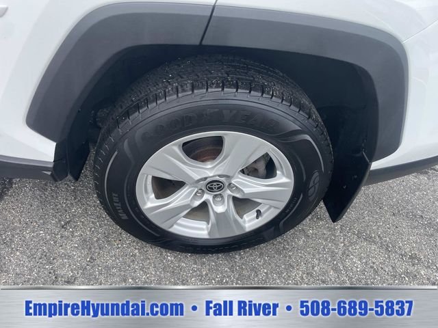 2021 Toyota RAV4 XLE - Photo 14