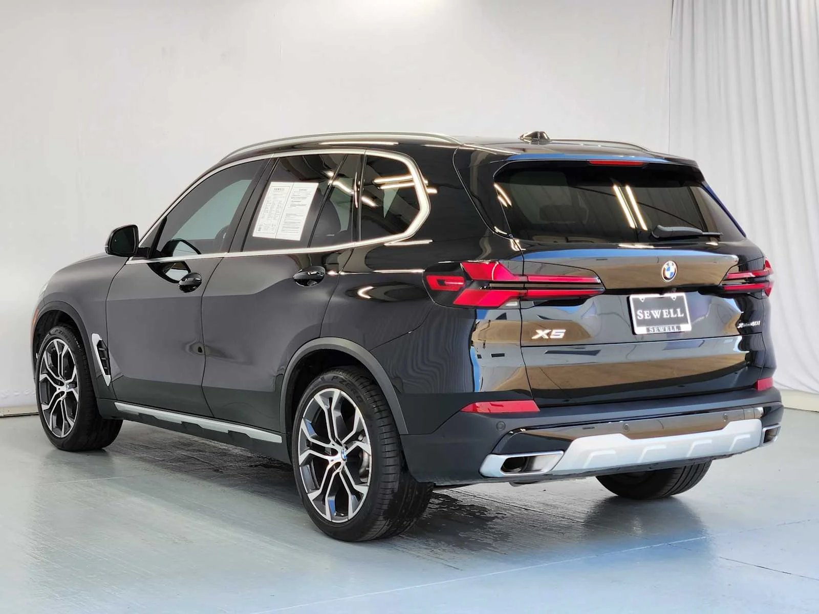 Certified Used 2025 Black Sapphire Metallic BMW xDrive40i image 5