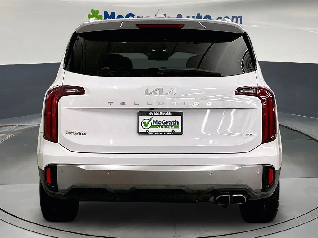Used 2025 White Kia S image 6