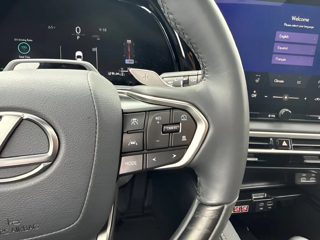 Used 2025 White Lexus RX 350h image 18