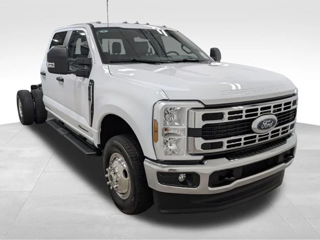 New 2026 Oxford White Ford F-350® XL image 55