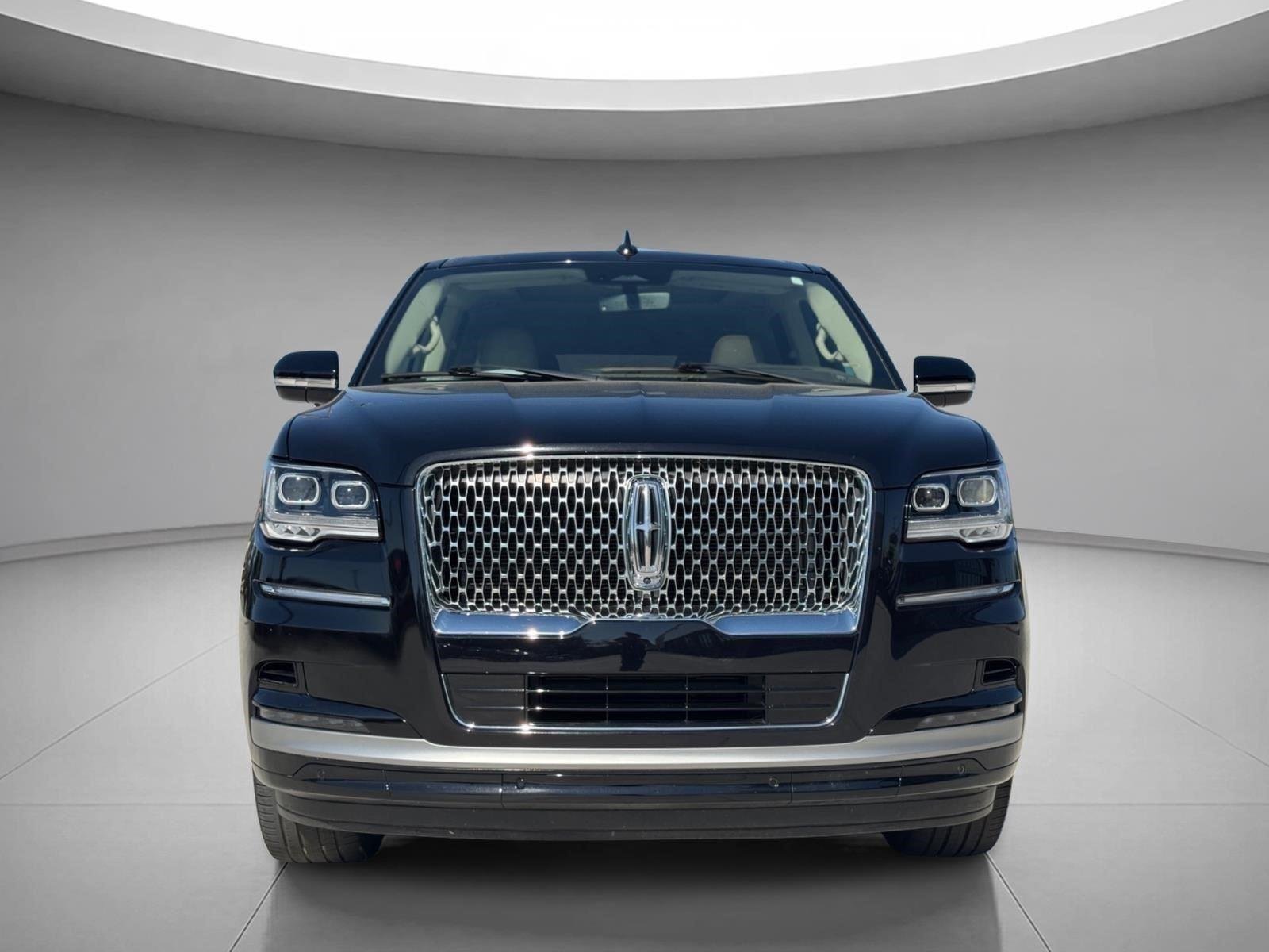 Used 2023 Infinite Black Metallic Clearcoat Lincoln Reserve image 9