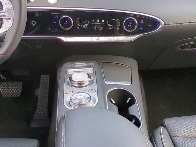 2025 GENESIS GV70 Standard - Photo 17