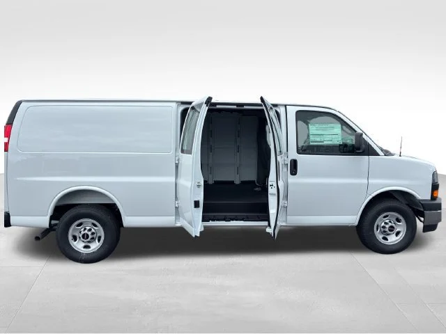 New 2026 Summit White GMC Work Van image 19