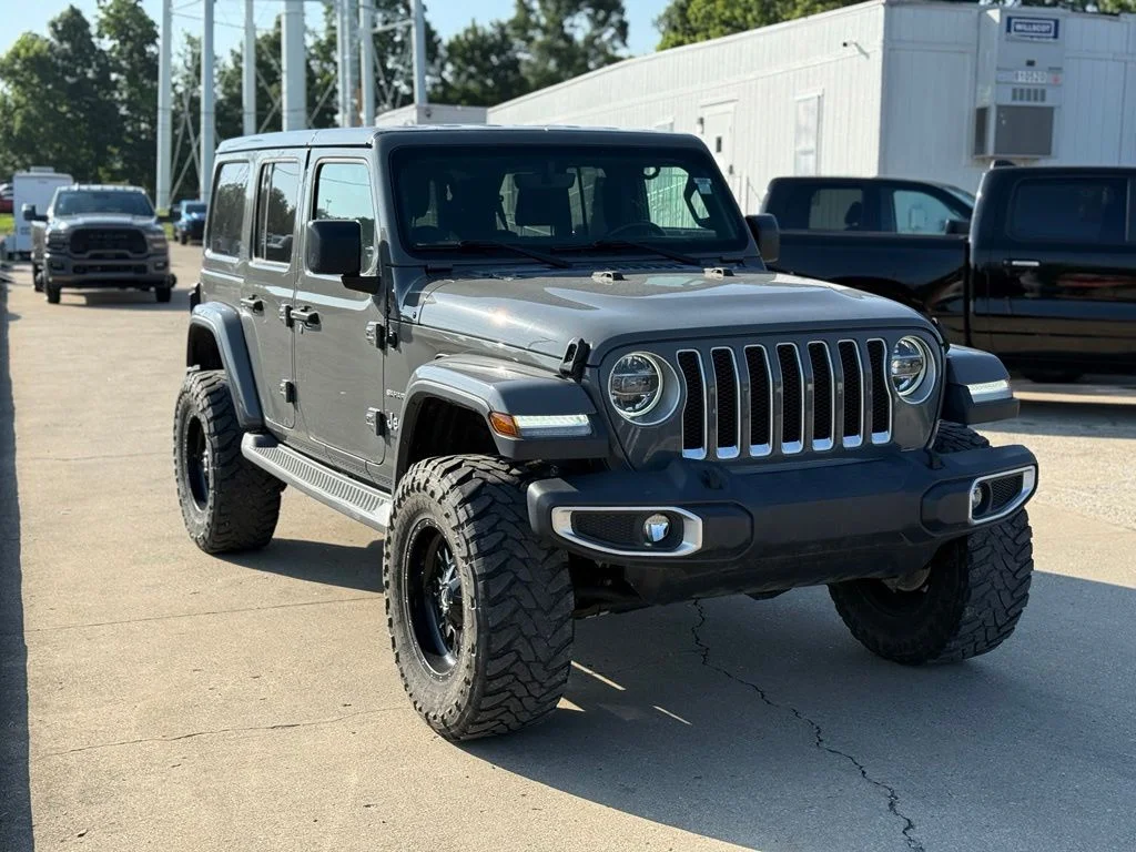 Used 2019 Gray Jeep Unlimited Sahara image 4