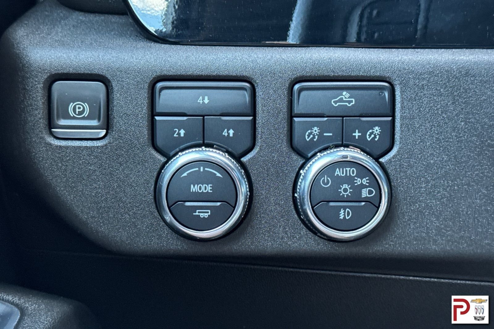 Used 2024 Gray GMC SLE image 29