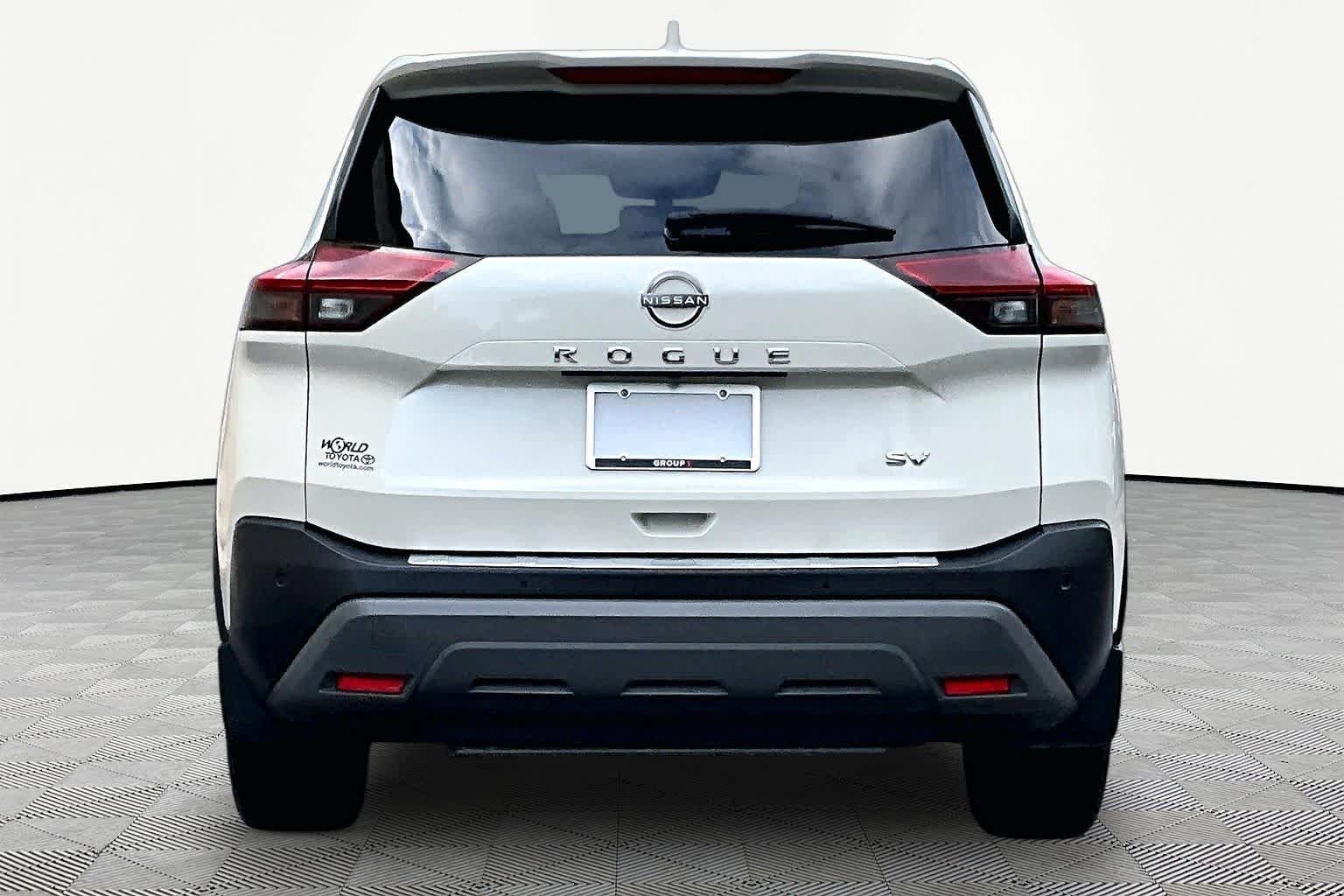 Used 2023 Pearl White Tricoat Nissan SV image 5