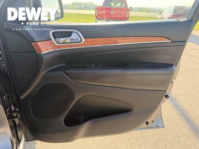 Used 2011 Mineral Gray Clearcoat Metallic Jeep Overland image 35
