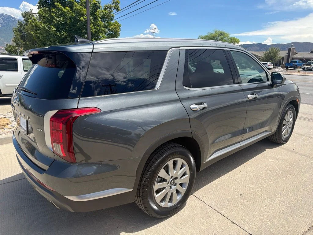 Used 2025 Gray Hyundai SEL image 3