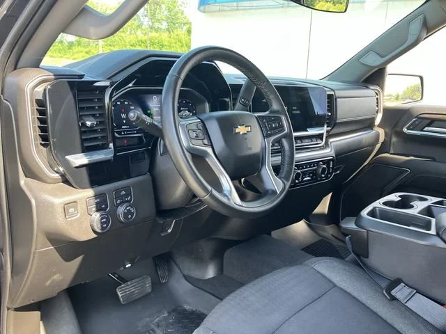 2023 Chevrolet Silverado 1500 LT - Photo 10