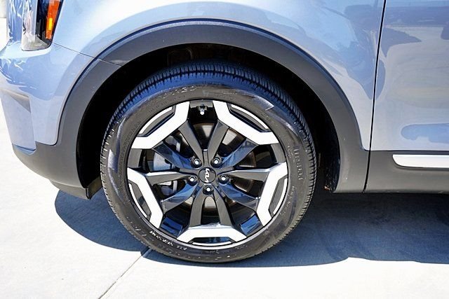Used 2024 Silver Kia S image 13