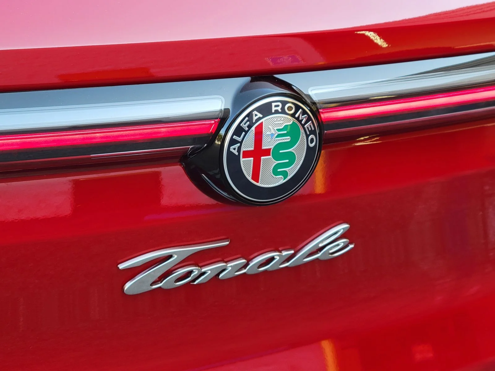 Used 2025 Red Alfa Romeo INTENSA image 25