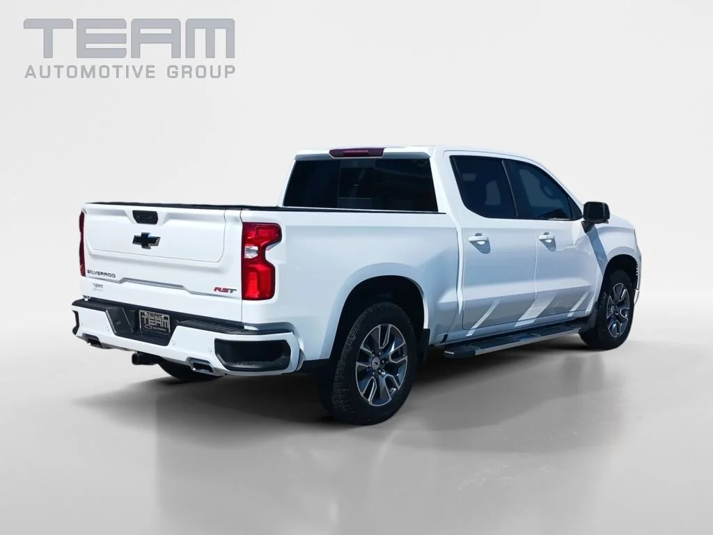 Used 2025 Summit White Chevrolet RST image 7