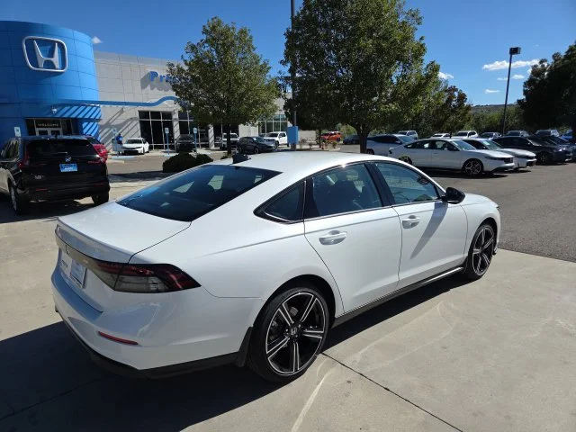 New 2026 Platinum White Pearl Honda SE image 3