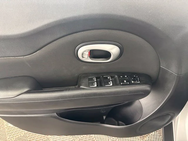 Used 2019 Silver Kia Plus image 21