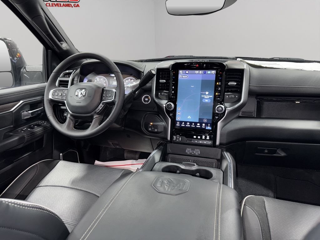 New 2025 Diamond Black Crystal Pearl-Coat Exterior Paint RAM Laramie image 19