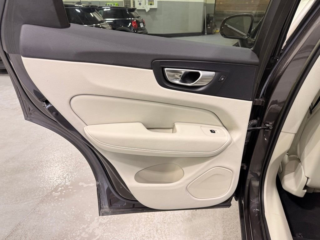 Used 2023 Gray Volvo  image 19