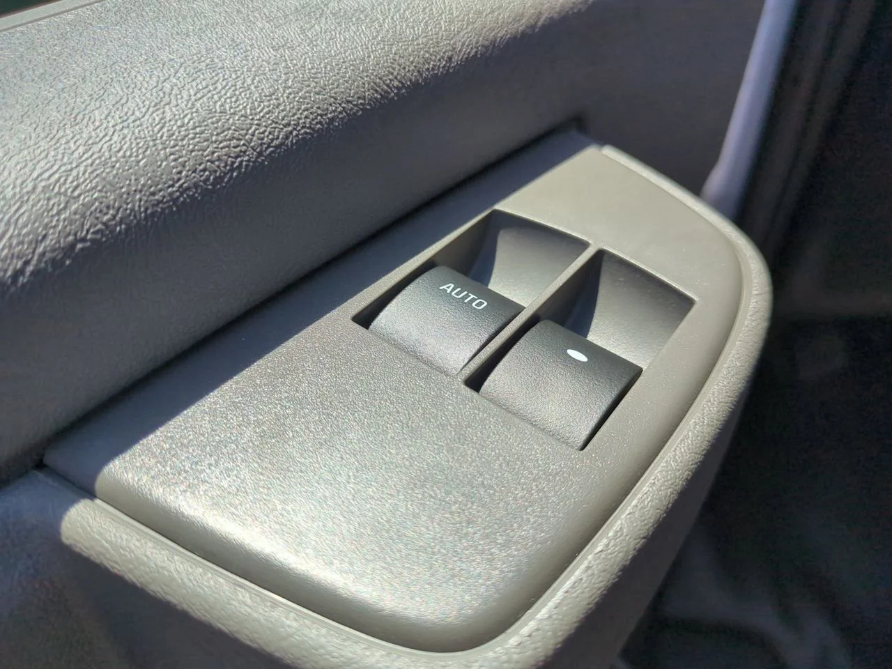 New 2025 Summit White Chevrolet 1WT image 20