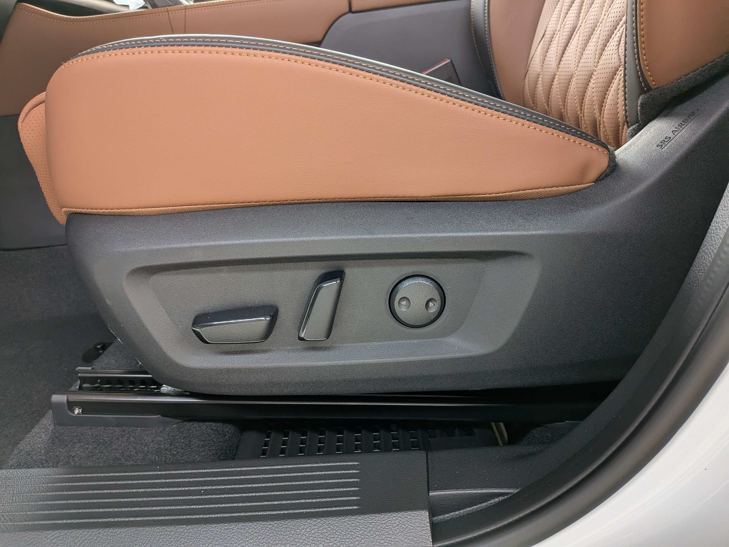New 2026 White Nissan Platinum image 15